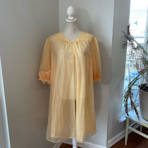Vintage Apricot Chiffon Sheer Puff Sleeve Open Front Robe/Gown - Picture 4 of 7